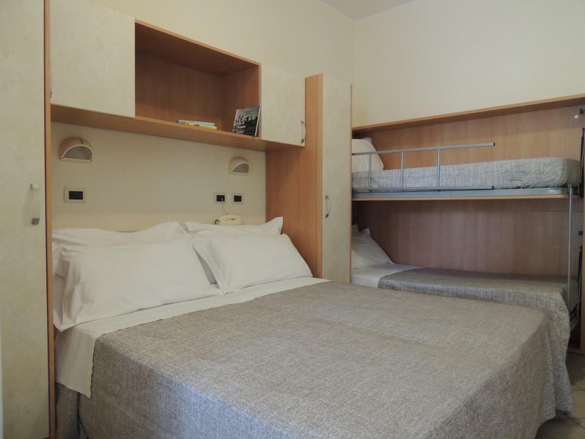 Hotel Donegal Cesenatico Esterno foto