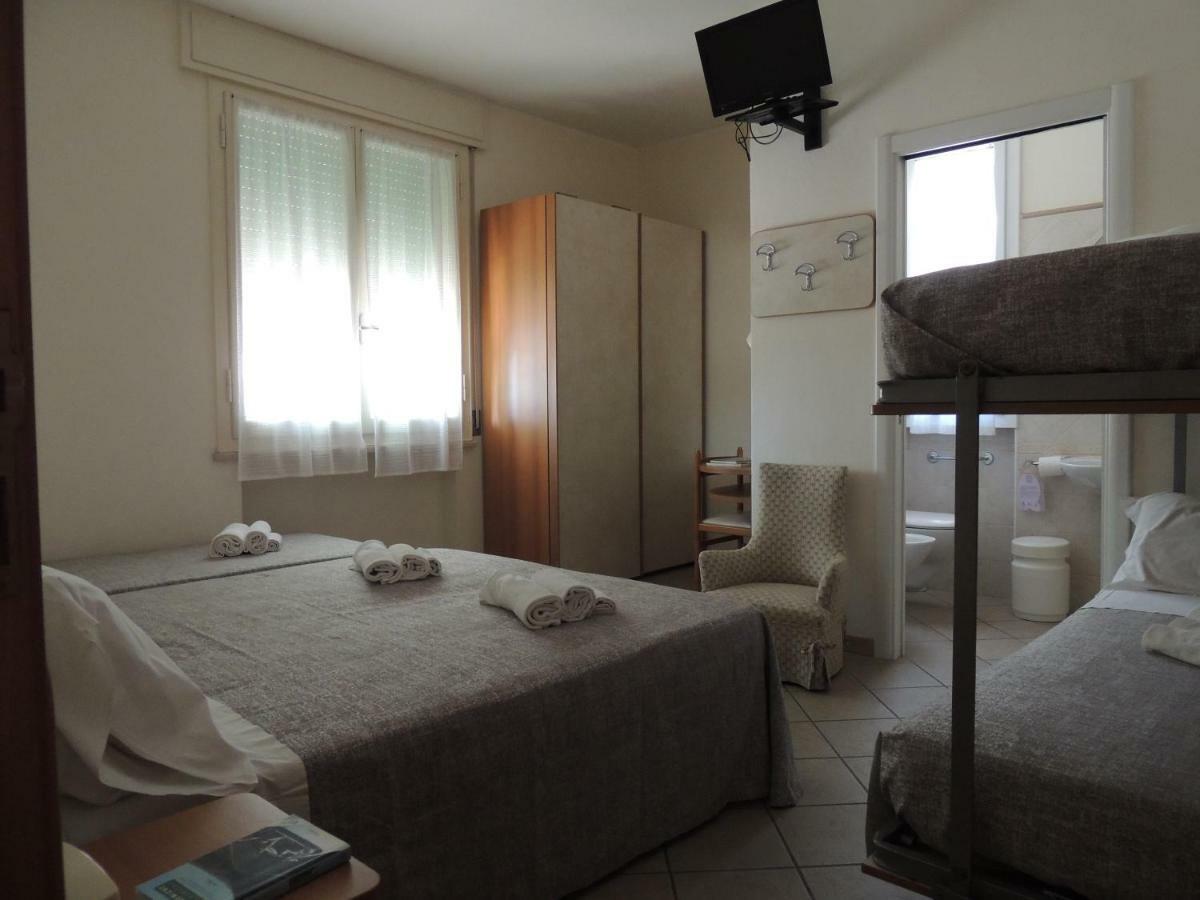 Hotel Donegal Cesenatico Esterno foto